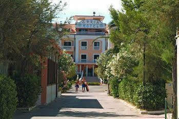Hotel Residence Adria Rodi Garganico Exteriör bild